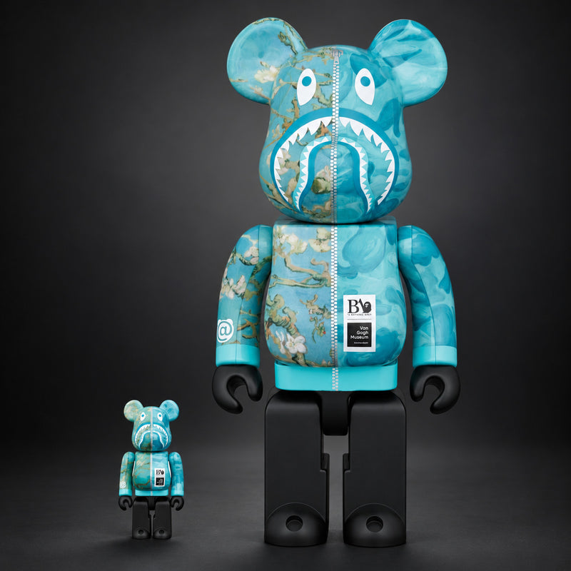 BE@RBRICK BAPE x Van Gogh Museum Almond Blossom Shark 400% e 100% – fronte
