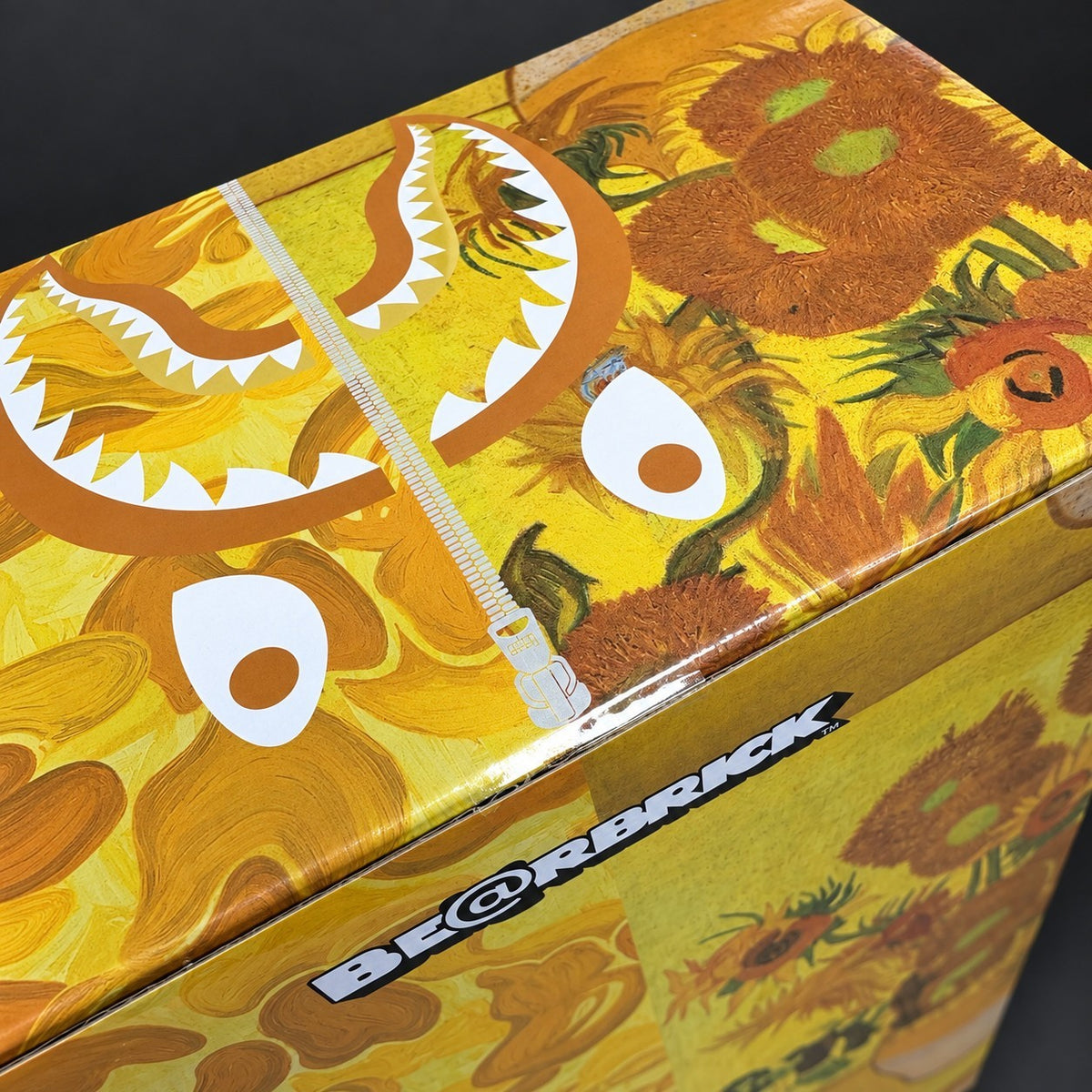 BE@RBRICK BAPE x Van Gogh Museum Sunflowers Shark – photo 5